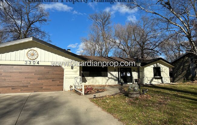 Burnsville Single Family Home, 2 Car Garage, Large Sun Room, Fireplace, Deck