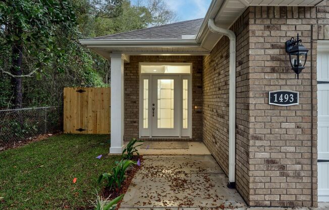 Beautiful, Nearly New Home in PRIME location!!