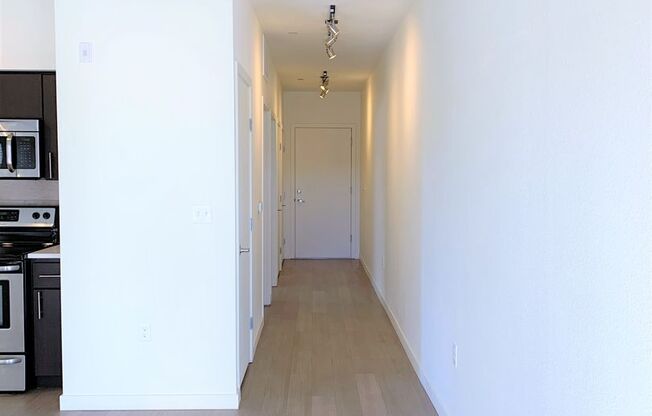 1 bed, 1 bath, 789 sqft, $1,600, Unit 416