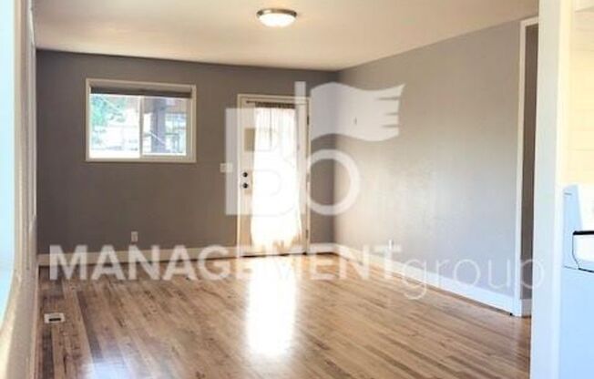 Bright & Beautiful Close-In SE Portland/Sellwood Duplex Most Utilities Included! Air Conditioning -Hardwood Floors & More!