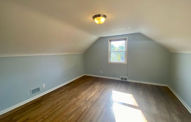 Cute Cape Cod in Forest Hills