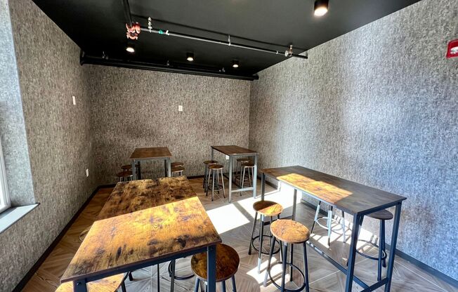 Studio, 1 bath, 450 sqft, $1,372, Unit 204