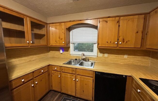 3 beds, 2 baths, $1,695