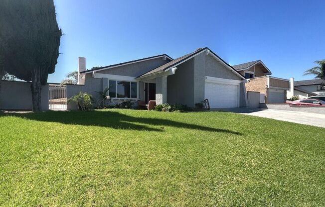 Charming 3 Bedroom, 2 Bathroom Home in Corona!