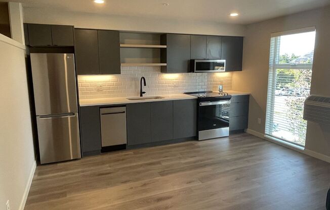 The Hannah- Brand New location! Available Now! 4 Weeks Free!