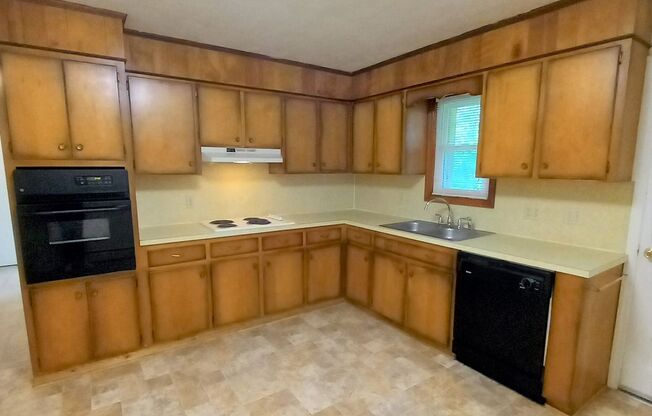 2 beds, 1 bath, 903 sqft, $1,170, Unit K-7