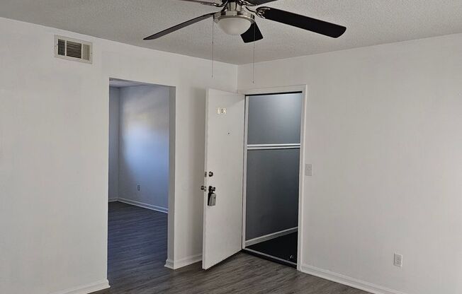 2 beds, 1 bath, $1,050, Unit 702