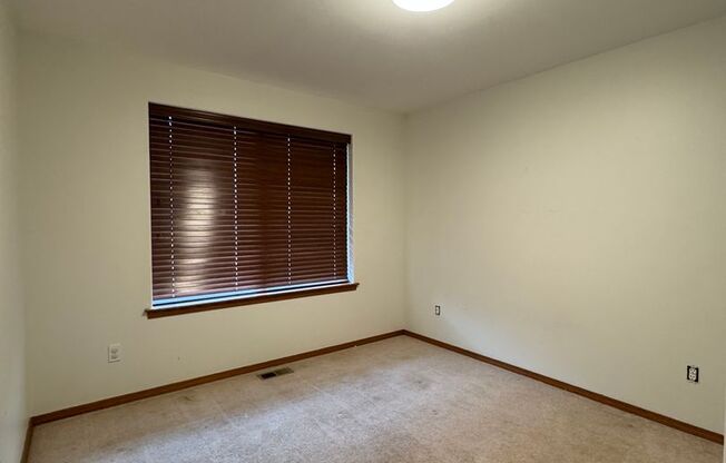 Spacious 4-Bedroom Home for Lease in Cul-de-Sac