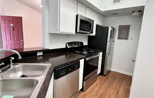 1 bed, 1 bath, $1,195, Unit Unit 424