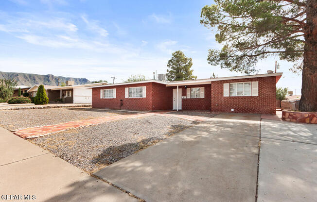 417 CHRISTOPHER AVE