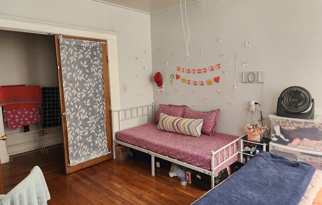 2 beds, 1 bath, 500 sqft, $2,800, Unit 12