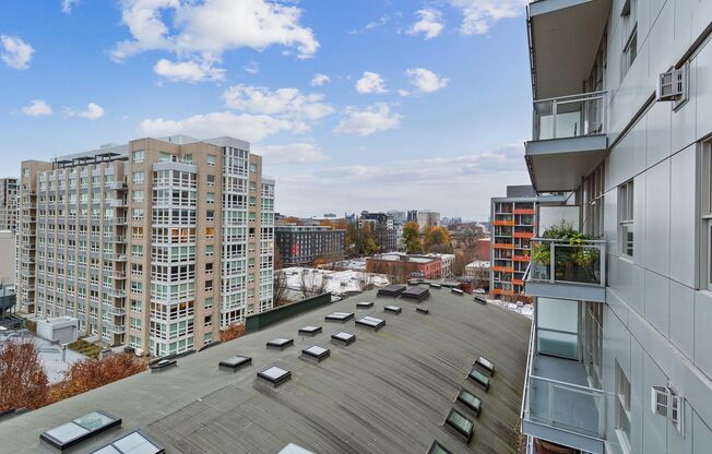 1 bed, 1.5 baths, $3,200, Unit Unit 716