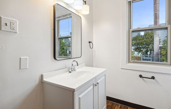 4 beds, 1 bath, 1,633 sqft, $2,495, Unit 1017 W. 14th Ave.