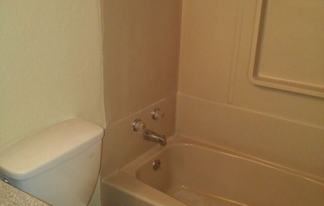 2 beds, 2 baths, 1,000 sqft, $875, Unit 3
