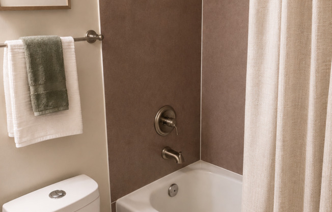 Studio, 1 bath, 460 sqft, $1,595, Unit 202