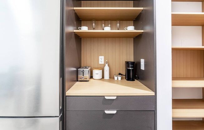 Studio, 1 bath, 325 sqft, $1,400, Unit 118