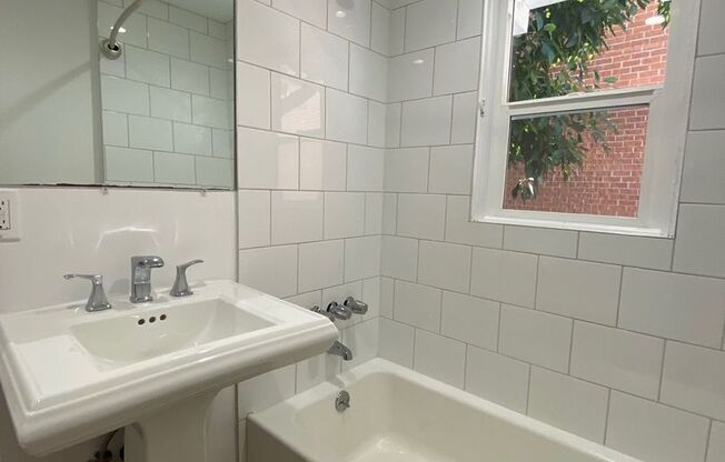 Studio, 1 bath, 600 sqft, $1,925