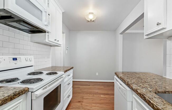 2 Bedroom, 2 Bath Apartment in Munger Place!