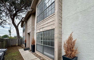 2 beds, 1 bath, 772 sqft, $797