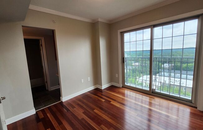 2 beds, 2 baths, $2,250, Unit #1105