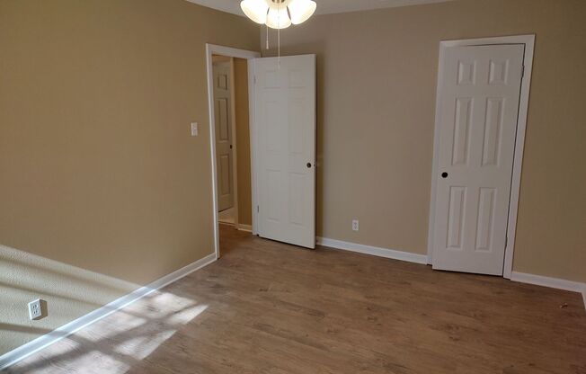 2 beds, 1 bath, $1,895, Unit UNIT B