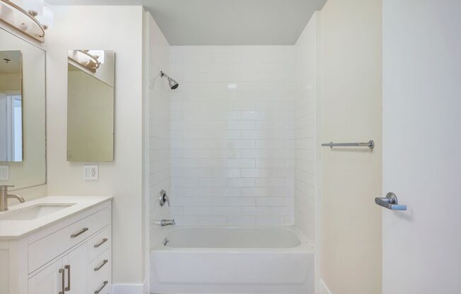 2 beds, 1 bath, 760 sqft, $2,698, Unit 604