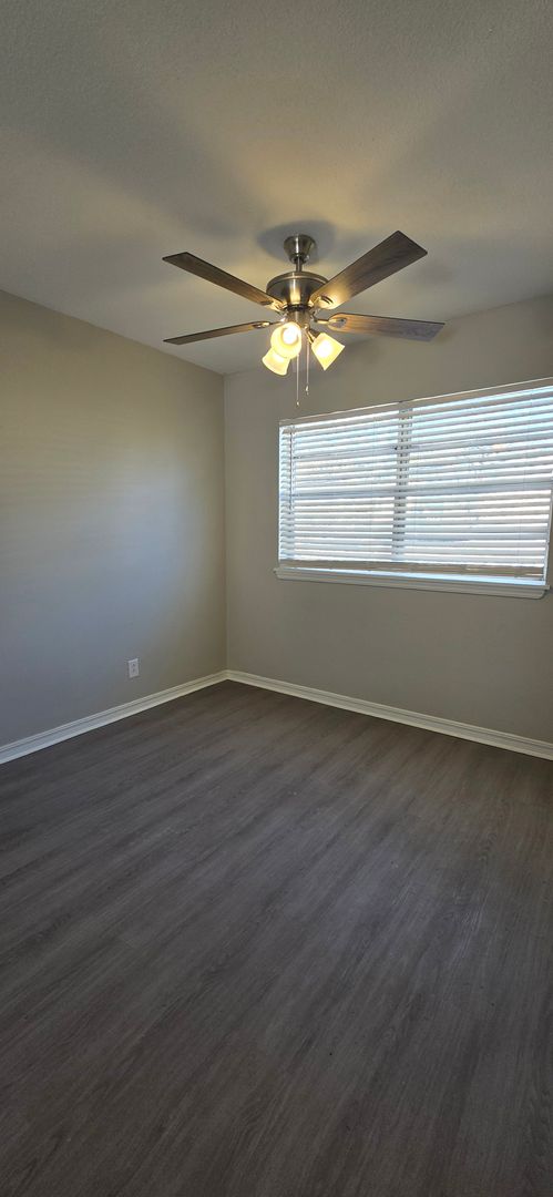 2 beds, 2 baths, 925 sqft, $1,100, Unit 216