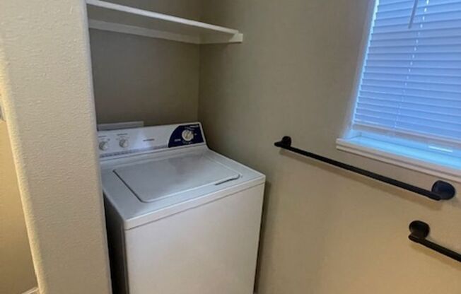 1 bed, 1 bath, 822 sqft, $1,395, Unit 910 H 105