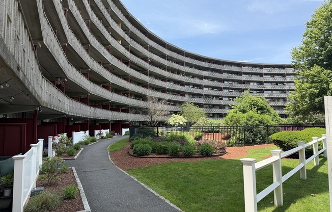 1 bed, 1 bath, 450 sqft, $1,800, Unit T34