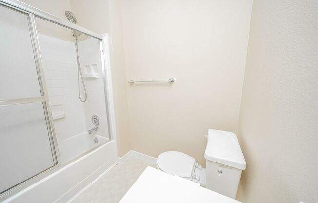 2 beds, 1 bath, $2,200, Unit 114