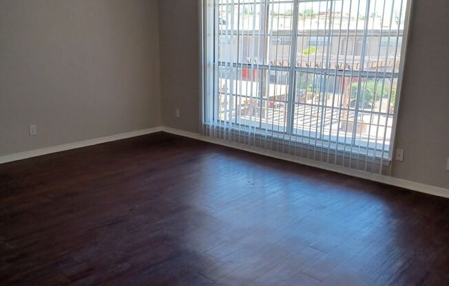 2 beds, 1 bath, 1,000 sqft, $920, Unit 24