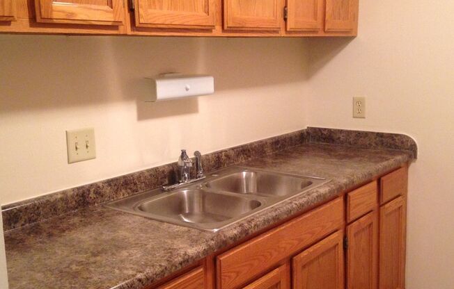 2 beds, 1 bath, 800 sqft, $1,019, Unit 8034 - 202