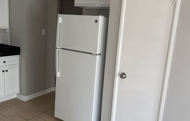 2 beds, 1 bath, $1,500, Unit 801-2D