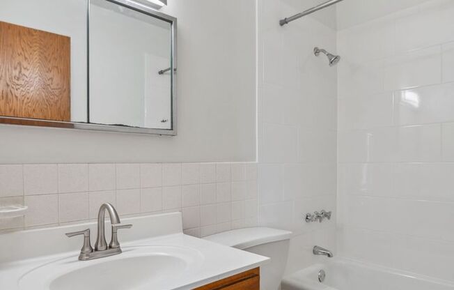 1 bed, 1 bath, 880 sqft, $1,330, Unit 1430-304