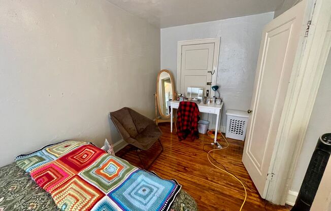 1 bed, 1 bath, $895, Unit 15