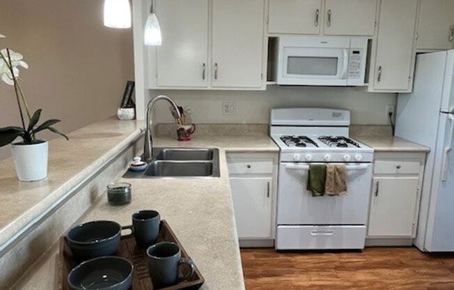 1 bed, 1 bath, $2,045, Unit M