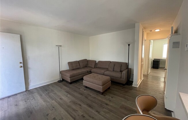 2 beds, 1 bath, 900 sqft, $2,900, Unit 8