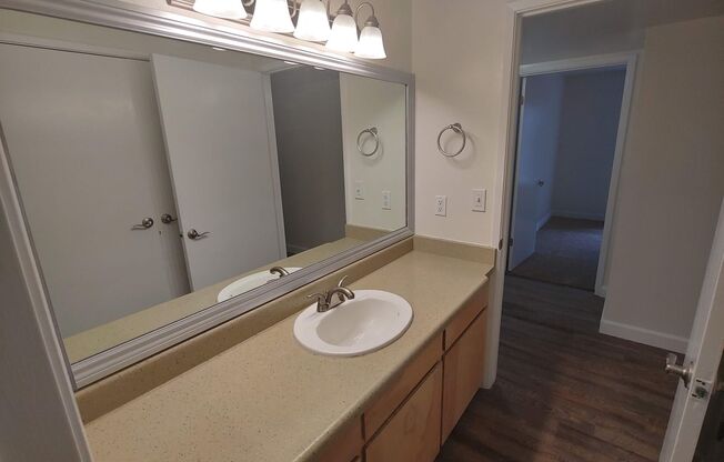 3 beds, 2 baths, 1,211 sqft, $2,005, Unit 1690-107