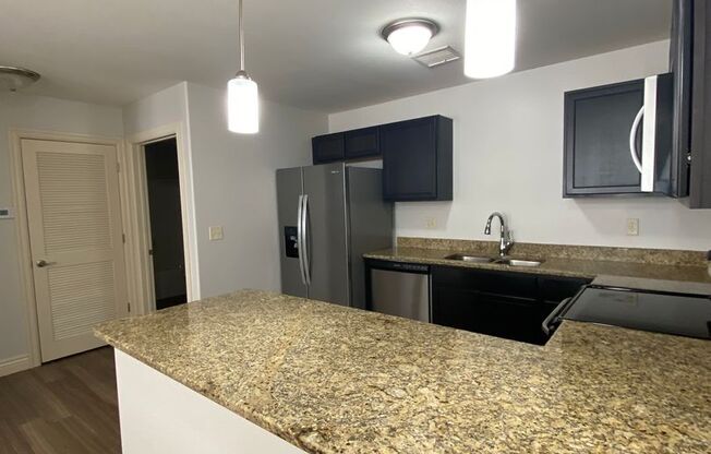 1 bed, 1 bath, 585 sqft, $925, Unit B221