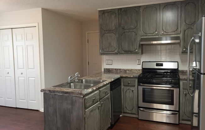 **Ask how you can move into this home with NO SECURITY DEPOSIT**20 Bridgewater Dr: Spacious 3BR 2.5BA with optional 4th br/bonus room home on 3/4 acre lot in desirable neighborhood for rent in Newnan. Fenced-in yard! Minutes from shopping and restaurants.