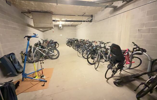 EPIC REA-AZARI PM: Lower Pac Heights - Condo w/Parking