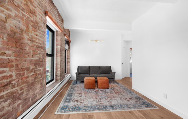 10 CHRISTOPHER ST