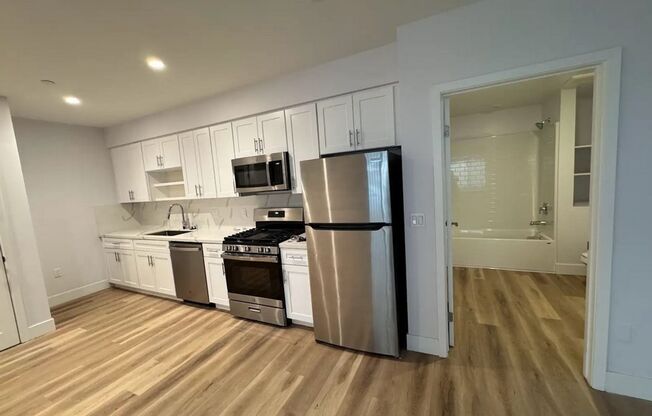 Studio, 1 bath, 390 sqft, $1,625, Unit 100