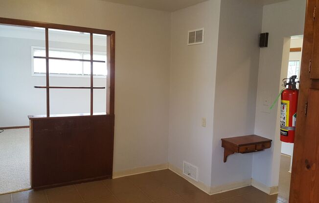 5 beds, 2 baths, 1,250 sqft, $1,600, Unit A