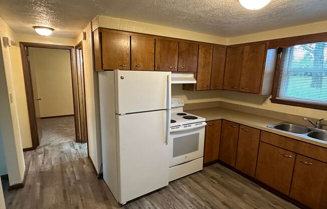 2 beds, 1 bath, $750, Unit 676-3