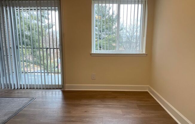 2 beds, 2 baths, 1,000 sqft, $1,975, Unit 14210 #302