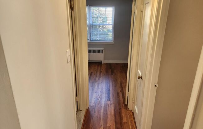 2 beds, 1 bath, 897 sqft, $2,235, Unit B-05
