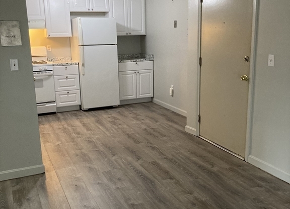 2 beds, 1 bath, 664 sqft, $2,200, Unit 6