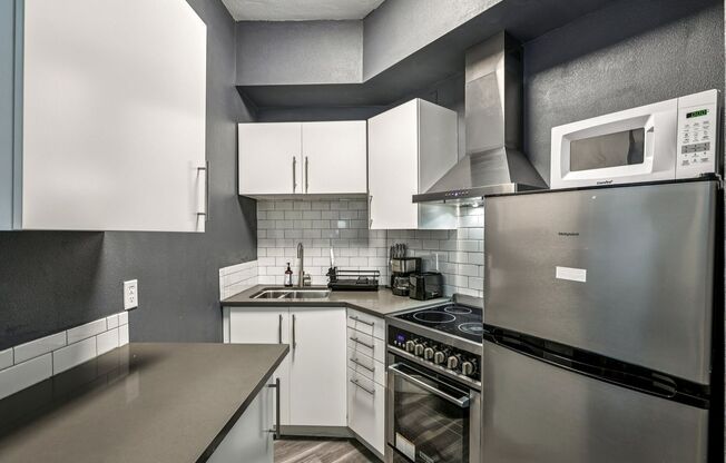 Studio, 1 bath, 375 sqft, $1,425, Unit 209