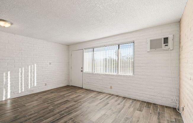 2565 N Park #10